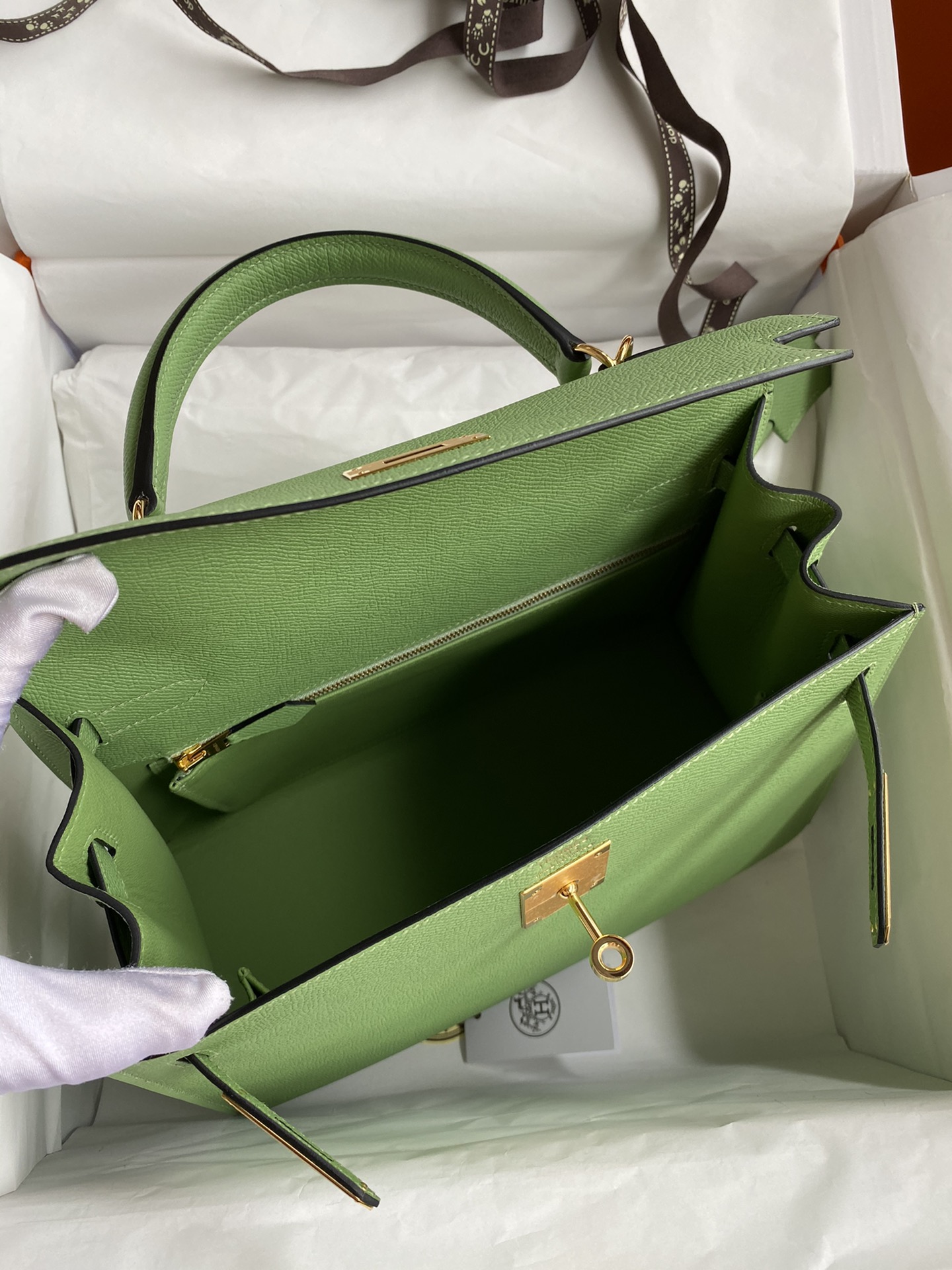 Hermes Kelly 28cm Handbag Shoulder Bag in Green Kiwi Epsom Leather